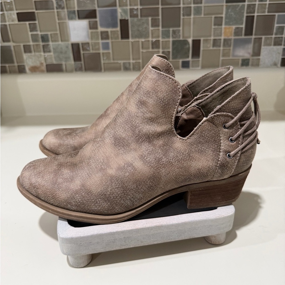Very G Textured Brown Ankle Booties - Picture 5 of 12